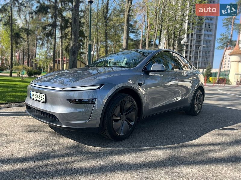 Tesla Model Y 2025
