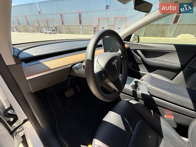 Внедорожник / Кроссовер Tesla Model Y 2021 в Львове