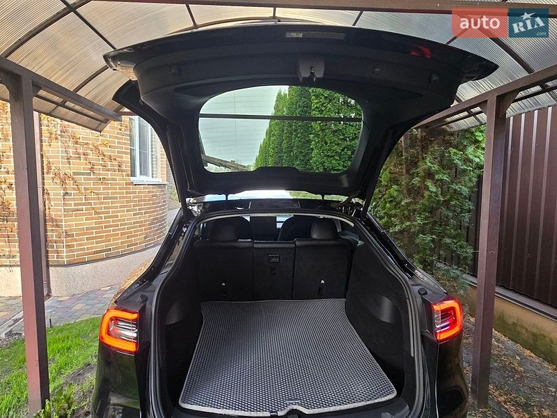Внедорожник / Кроссовер Tesla Model Y 2021 в Киеве