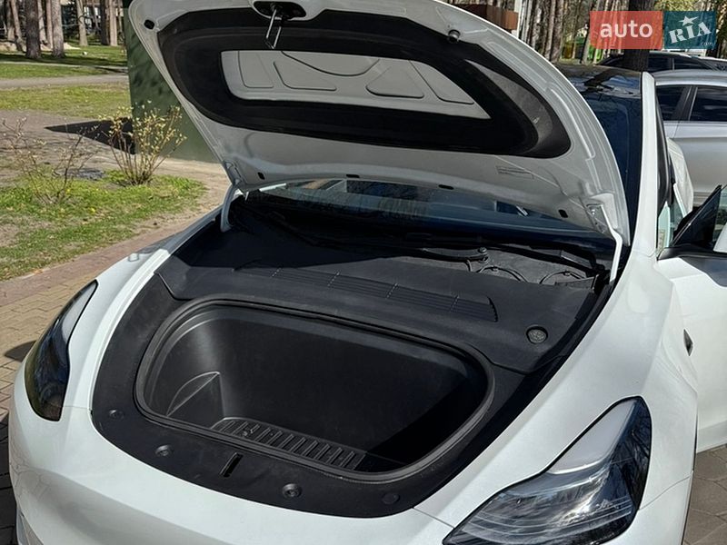 Внедорожник / Кроссовер Tesla Model Y 2023 в Киеве