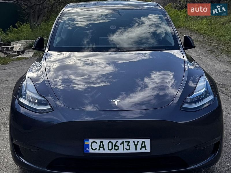 Tesla Model Y 2023