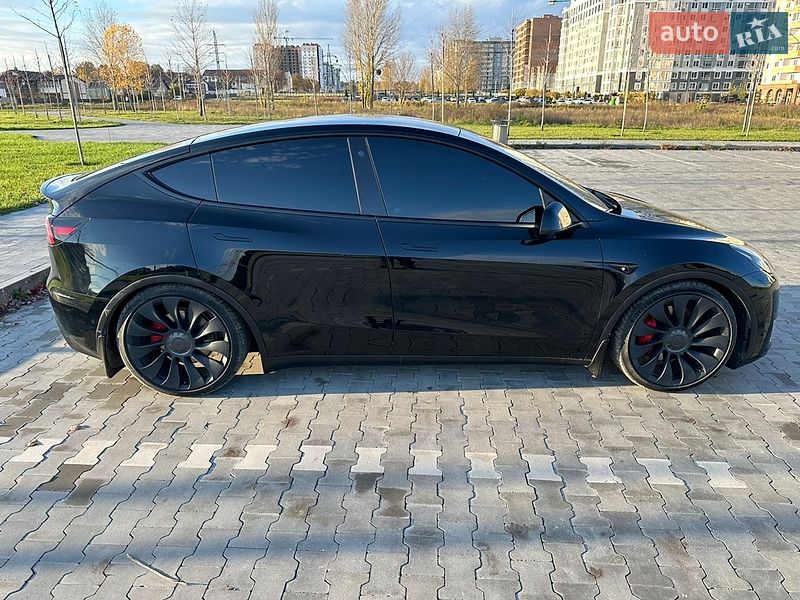 Внедорожник / Кроссовер Tesla Model Y 2022 в Киеве