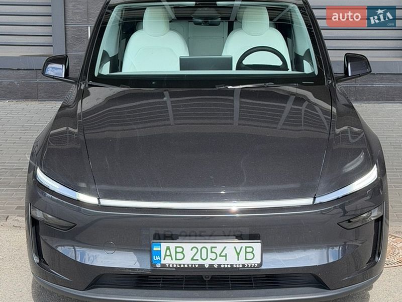 Tesla Model Y 2025