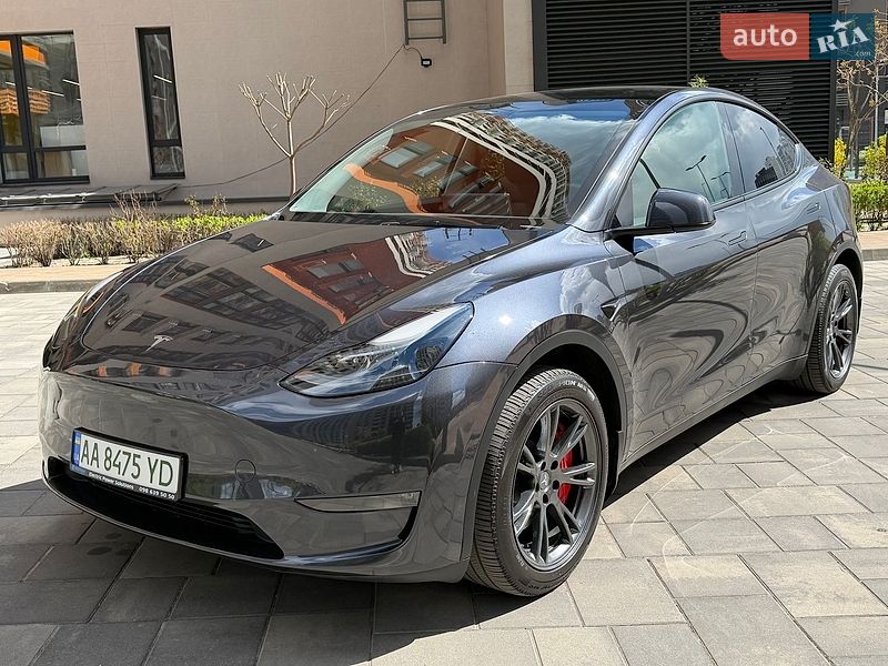 Tesla Model Y 2024