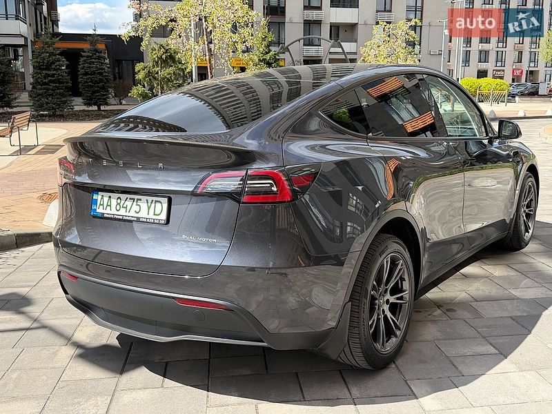 Внедорожник / Кроссовер Tesla Model Y 2024 в Киеве