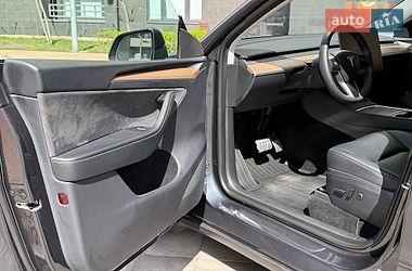 Внедорожник / Кроссовер Tesla Model Y 2024 в Киеве