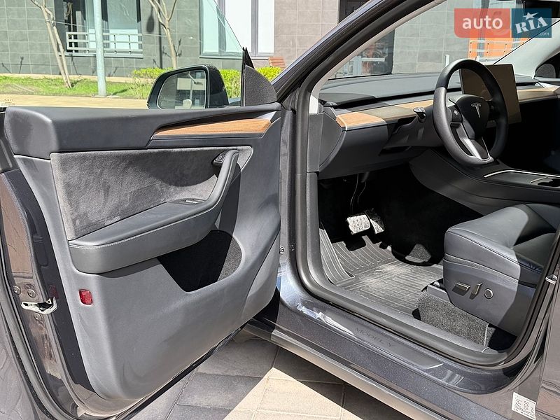Внедорожник / Кроссовер Tesla Model Y 2024 в Киеве