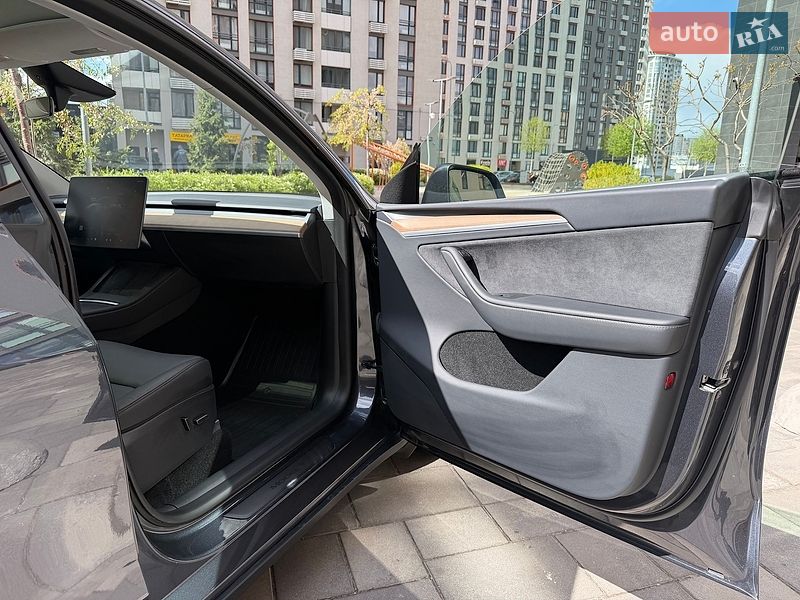 Внедорожник / Кроссовер Tesla Model Y 2024 в Киеве