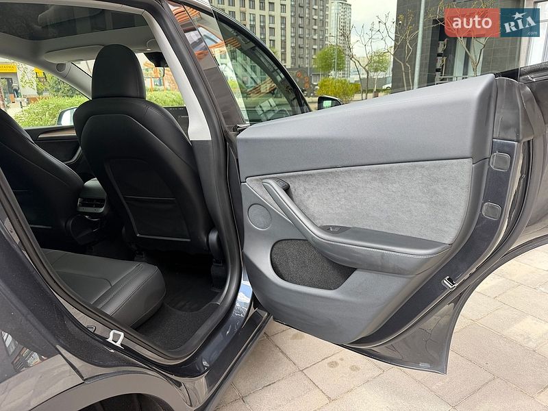Внедорожник / Кроссовер Tesla Model Y 2024 в Киеве