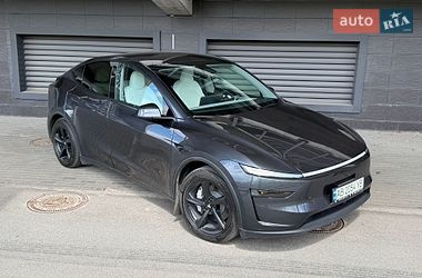 Внедорожник / Кроссовер Tesla Model Y 2025 в Киеве