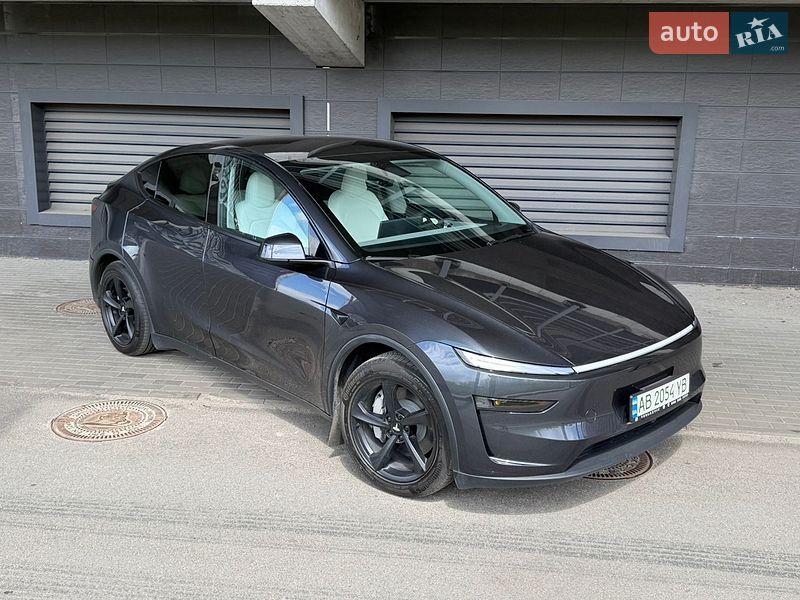 Tesla Model Y 2025