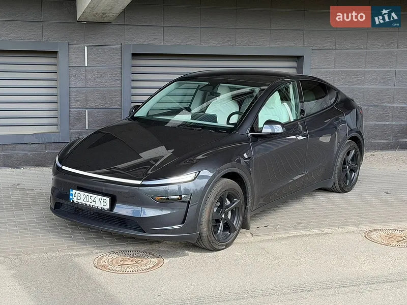 Tesla Model Y 2025