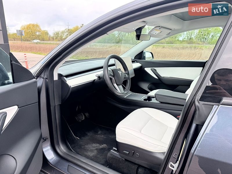 Внедорожник / Кроссовер Tesla Model Y 2022 в Ровно