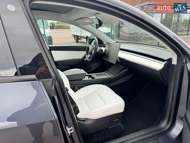 Внедорожник / Кроссовер Tesla Model Y 2022 в Ровно