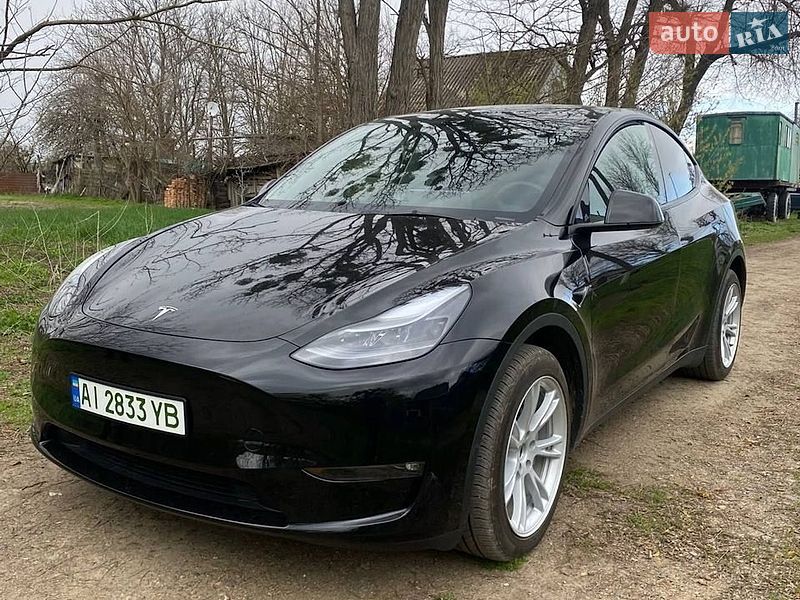 Tesla Model Y 2024