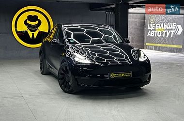 Позашляховик / Кросовер Tesla Model Y 2023 в Чернівцях