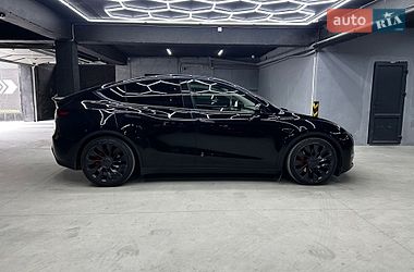 Внедорожник / Кроссовер Tesla Model Y 2023 в Черновцах