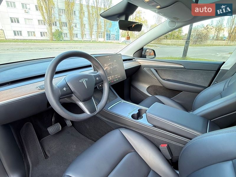 Позашляховик / Кросовер Tesla Model Y 2024 в Києві