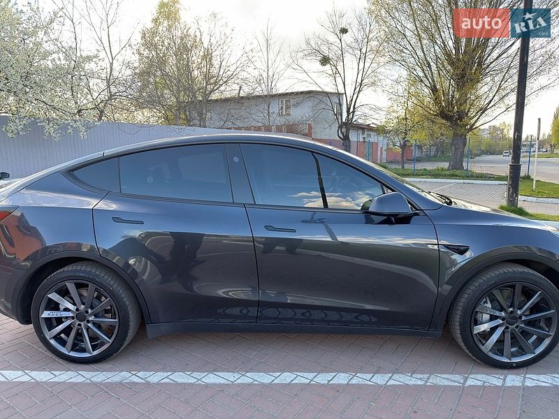 Позашляховик / Кросовер Tesla Model Y 2024 в Києві