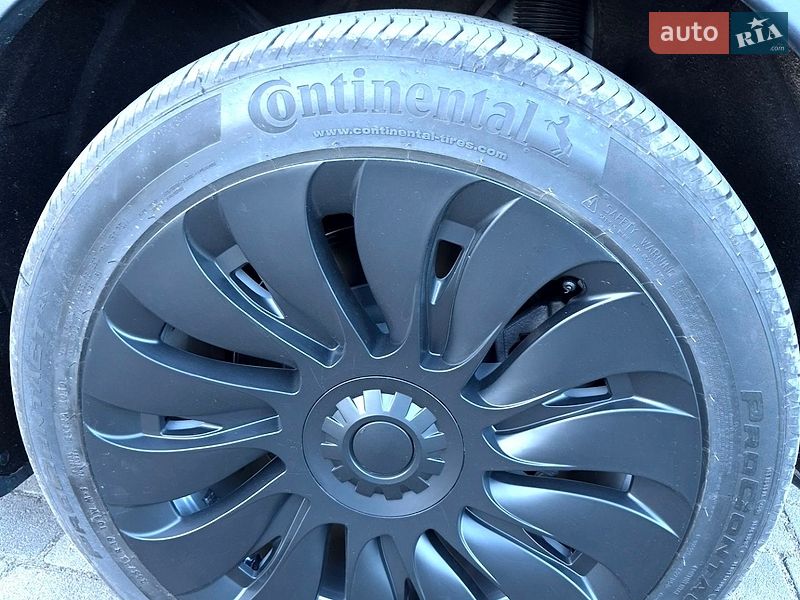 Внедорожник / Кроссовер Tesla Model Y 2023 в Львове