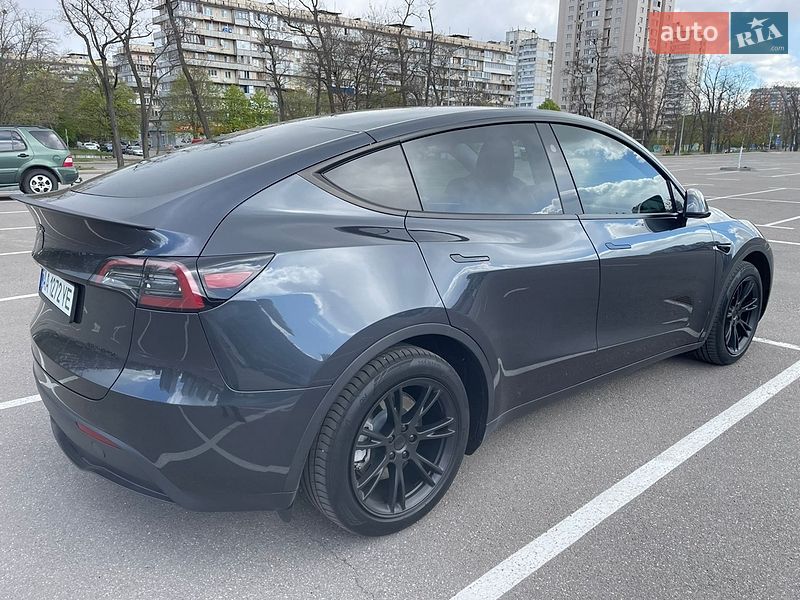Позашляховик / Кросовер Tesla Model Y 2024 в Києві