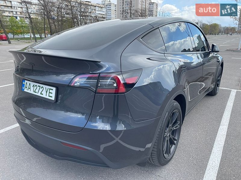 Позашляховик / Кросовер Tesla Model Y 2024 в Києві