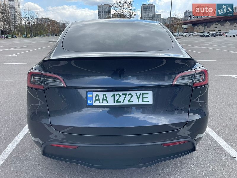 Позашляховик / Кросовер Tesla Model Y 2024 в Києві