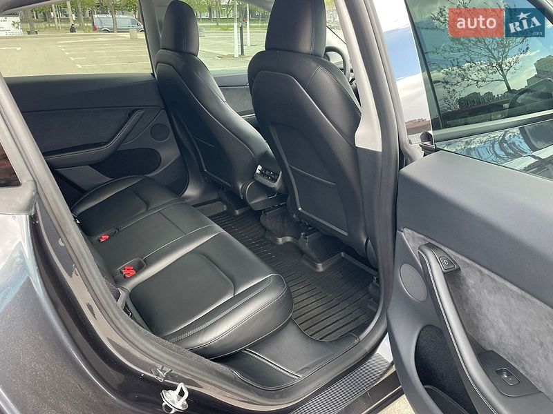 Позашляховик / Кросовер Tesla Model Y 2024 в Києві