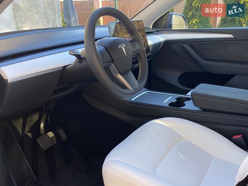 Внедорожник / Кроссовер Tesla Model Y 2024 в Львове
