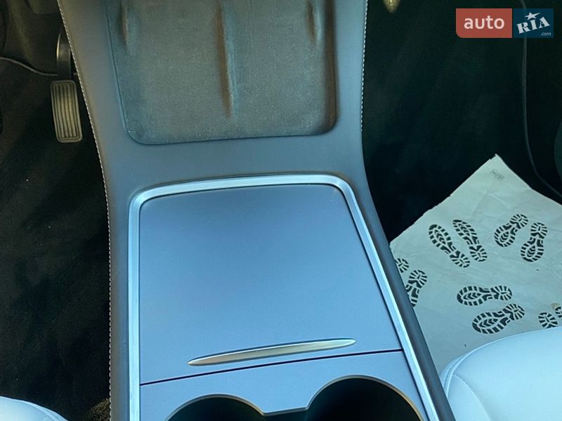 Внедорожник / Кроссовер Tesla Model Y 2024 в Львове