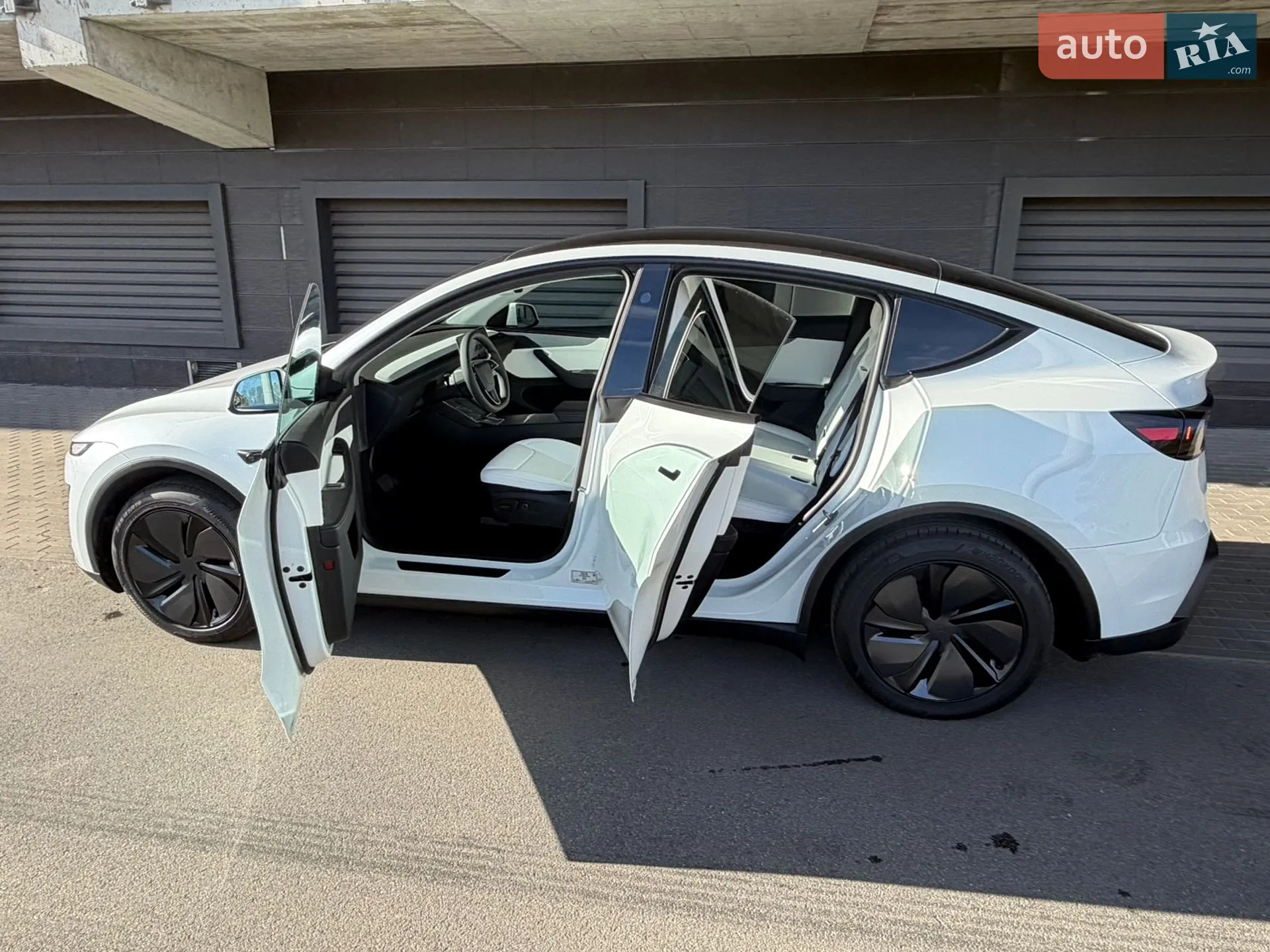2025 Tesla Model Y - мініатюра 17