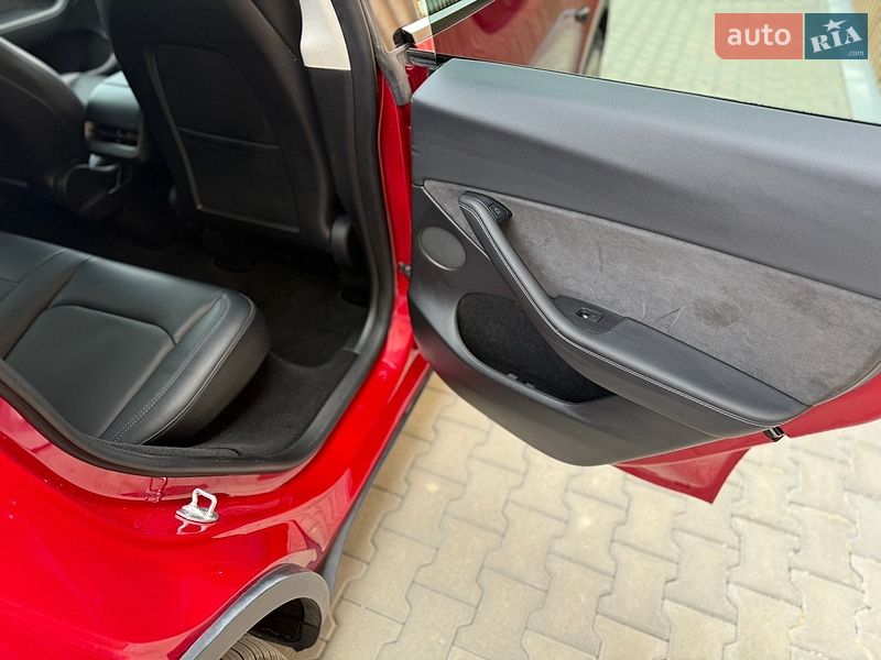Позашляховик / Кросовер Tesla Model Y 2023 в Львові