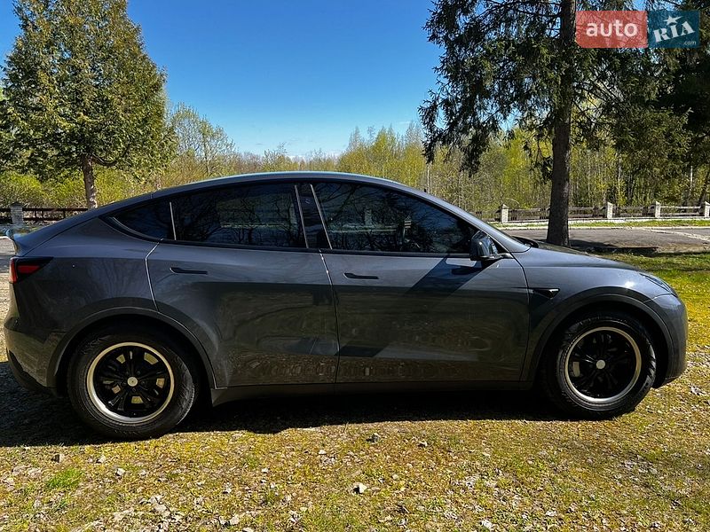 Позашляховик / Кросовер Tesla Model Y 2023 в Долині