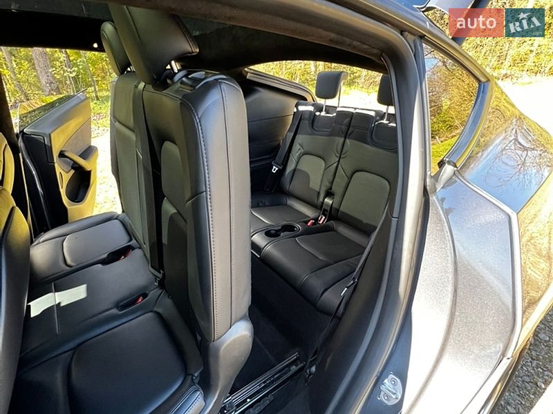 Позашляховик / Кросовер Tesla Model Y 2023 в Долині