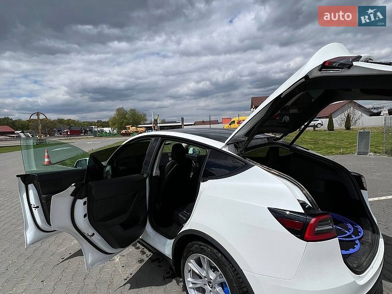 Внедорожник / Кроссовер Tesla Model Y 2021 в Черновцах