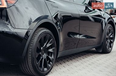 Внедорожник / Кроссовер Tesla Model Y 2023 в Вишневом