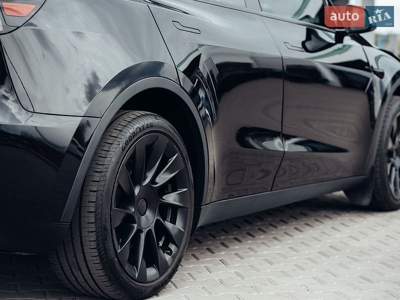 Внедорожник / Кроссовер Tesla Model Y 2023 в Вишневом