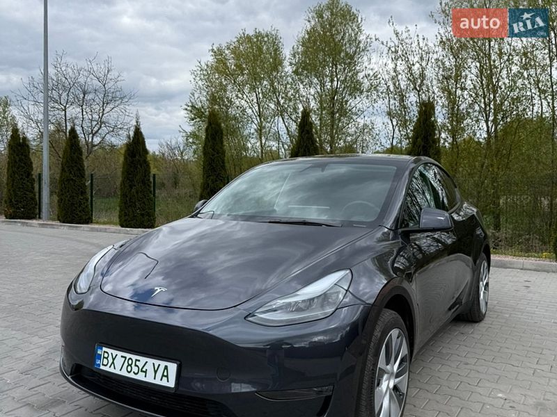 Tesla Model Y 2024