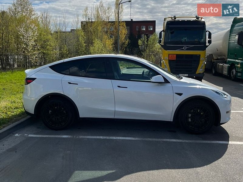 Внедорожник / Кроссовер Tesla Model Y 2022 в Киеве