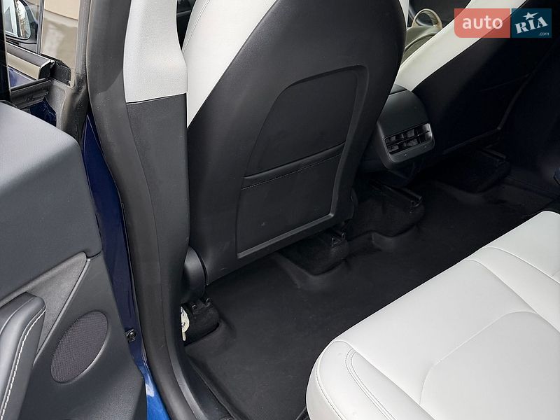 Внедорожник / Кроссовер Tesla Model Y 2023 в Киеве