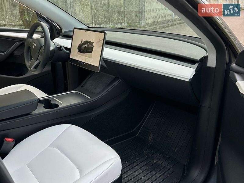 Внедорожник / Кроссовер Tesla Model Y 2023 в Чернигове