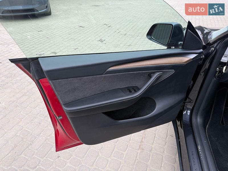 Внедорожник / Кроссовер Tesla Model Y 2024 в Львове