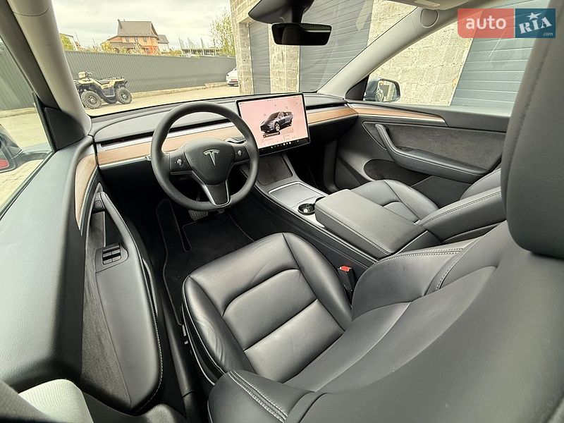 Внедорожник / Кроссовер Tesla Model Y 2024 в Львове