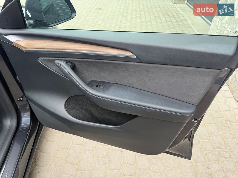 Внедорожник / Кроссовер Tesla Model Y 2024 в Львове
