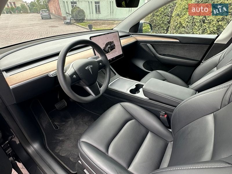 Позашляховик / Кросовер Tesla Model Y 2024 в Дніпрі