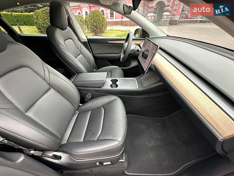 Позашляховик / Кросовер Tesla Model Y 2024 в Дніпрі