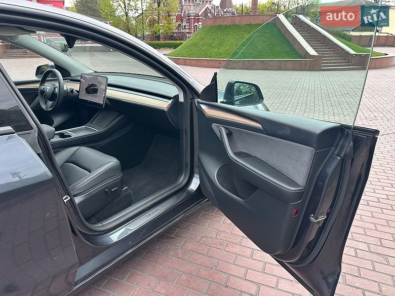 Позашляховик / Кросовер Tesla Model Y 2024 в Дніпрі