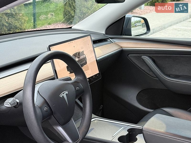 Внедорожник / Кроссовер Tesla Model Y 2023 в Стрые