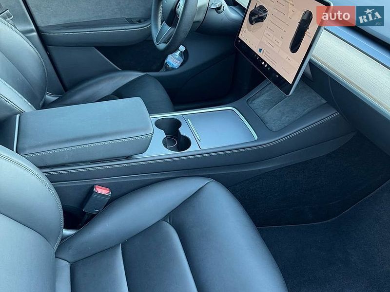 Позашляховик / Кросовер Tesla Model Y 2024 в Києві