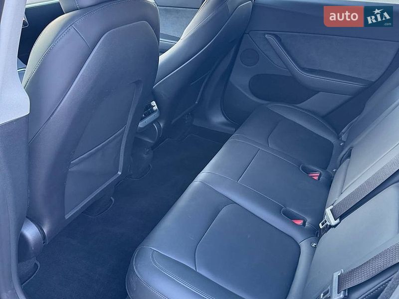 Позашляховик / Кросовер Tesla Model Y 2024 в Києві